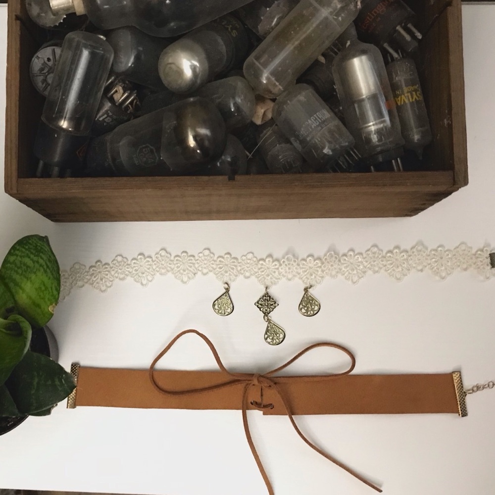 🌿2 chokers - Free with purchase or list price🌿